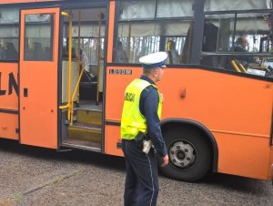 działania dotyczące kontroli autobusów.