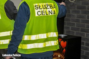 Wzmożone działania żagańskich policjantów i współpraca ze Służbą Celną w walce z automatami do gier