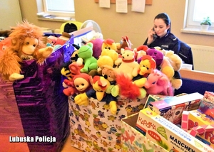 Dzielnicowa z sercem do dzieci... i radiowozem pełnym zabawek