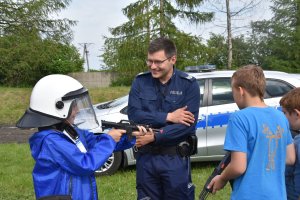 Festyn w Witoszynie z udziałem policjantów.