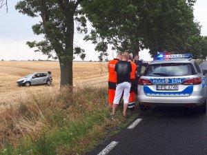 Policjanci i ratownicy medyczni obecni na zdarzeniu drogowym z udziałem nietrzeźwego kierującego