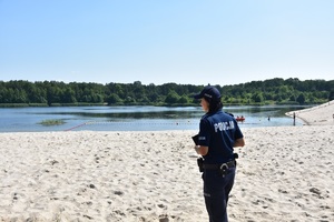 Policjantka nad wodą