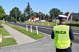 Policjant ruchu drogowego podczas służby.