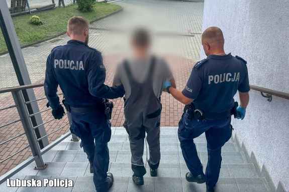 Kradzież rozbójnicza w markecie. 39-latek zatrzymany i tymczasowo aresztowany