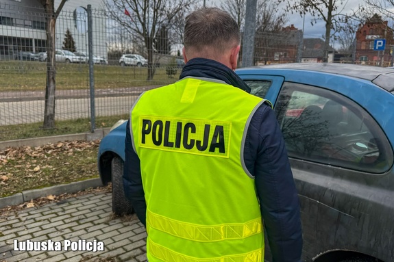 Policjanci odzyskali skradziony pojazd i zatrzymali podejrzanego