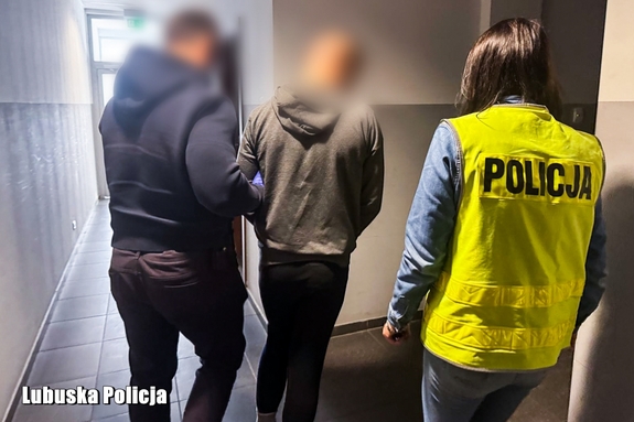 Kradzież rozbójnicza w markecie. Policjanci zatrzymali agresywnego 41-latka