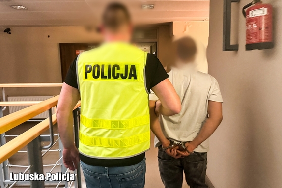 Poszukiwany do odbycia kary więzienia zatrzymany po pościgu