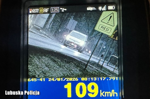 109 km/h przez miejscowość – 31-latek stracił prawo jazdy i został ukarany wysokim mandatem