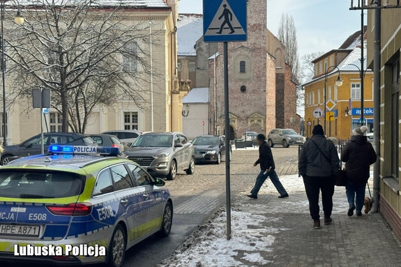 „Pieszy bezpieczny na przejściu” – intensywne działania żagańskich policjantów