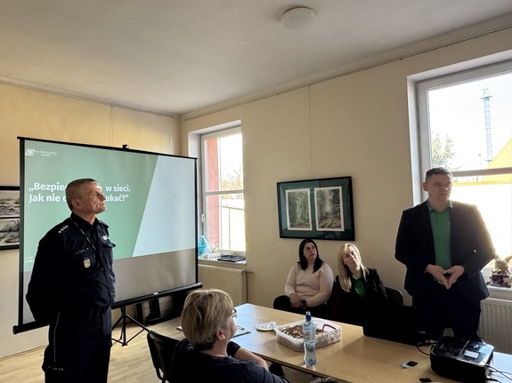 Debata społeczna dla seniorów z udziałem przedstawicieli banku